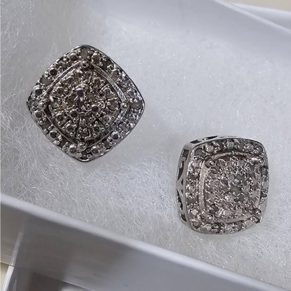 Diamond carat n half earring